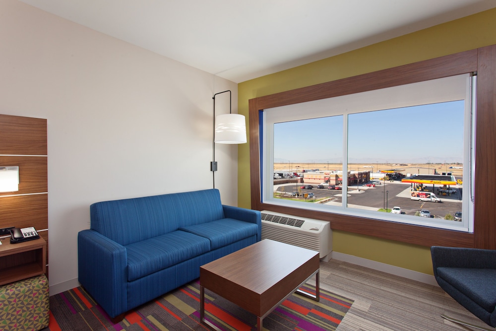 HOLIDAY INN EXPRESS & SUITES BRIGHAM CITY - NORTH UTAH 39/57