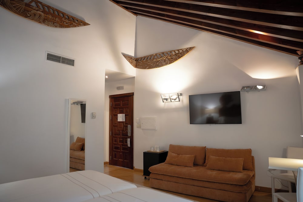 Gar Anat Hotel Boutique 55/81