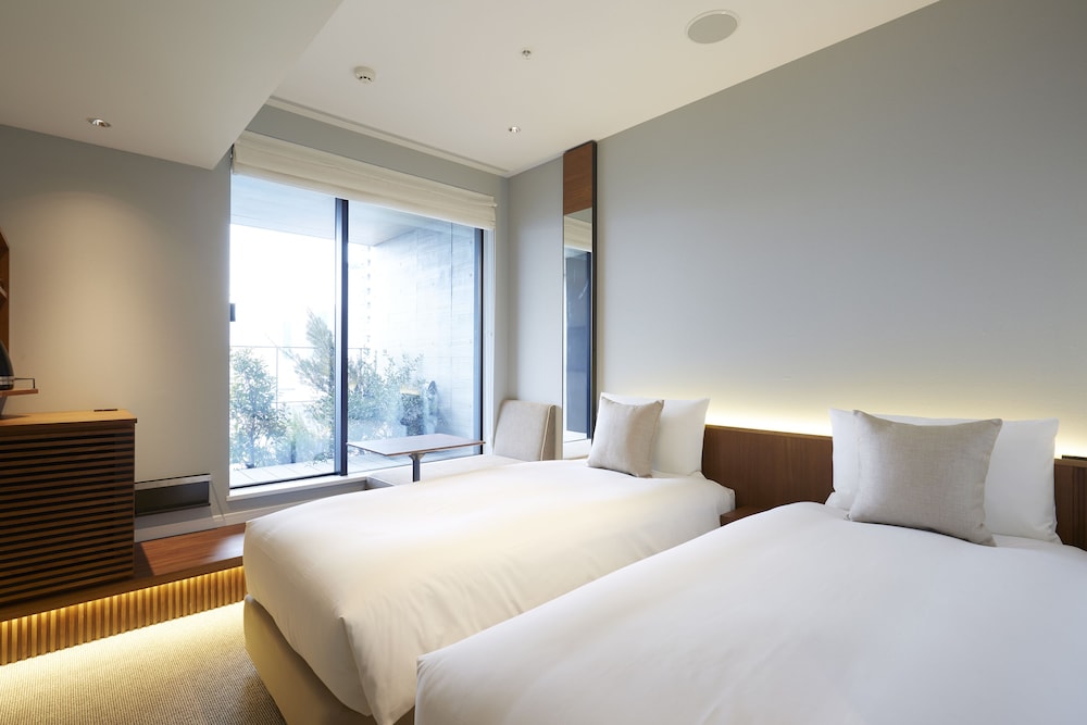 ROOM, TWIN BEDS