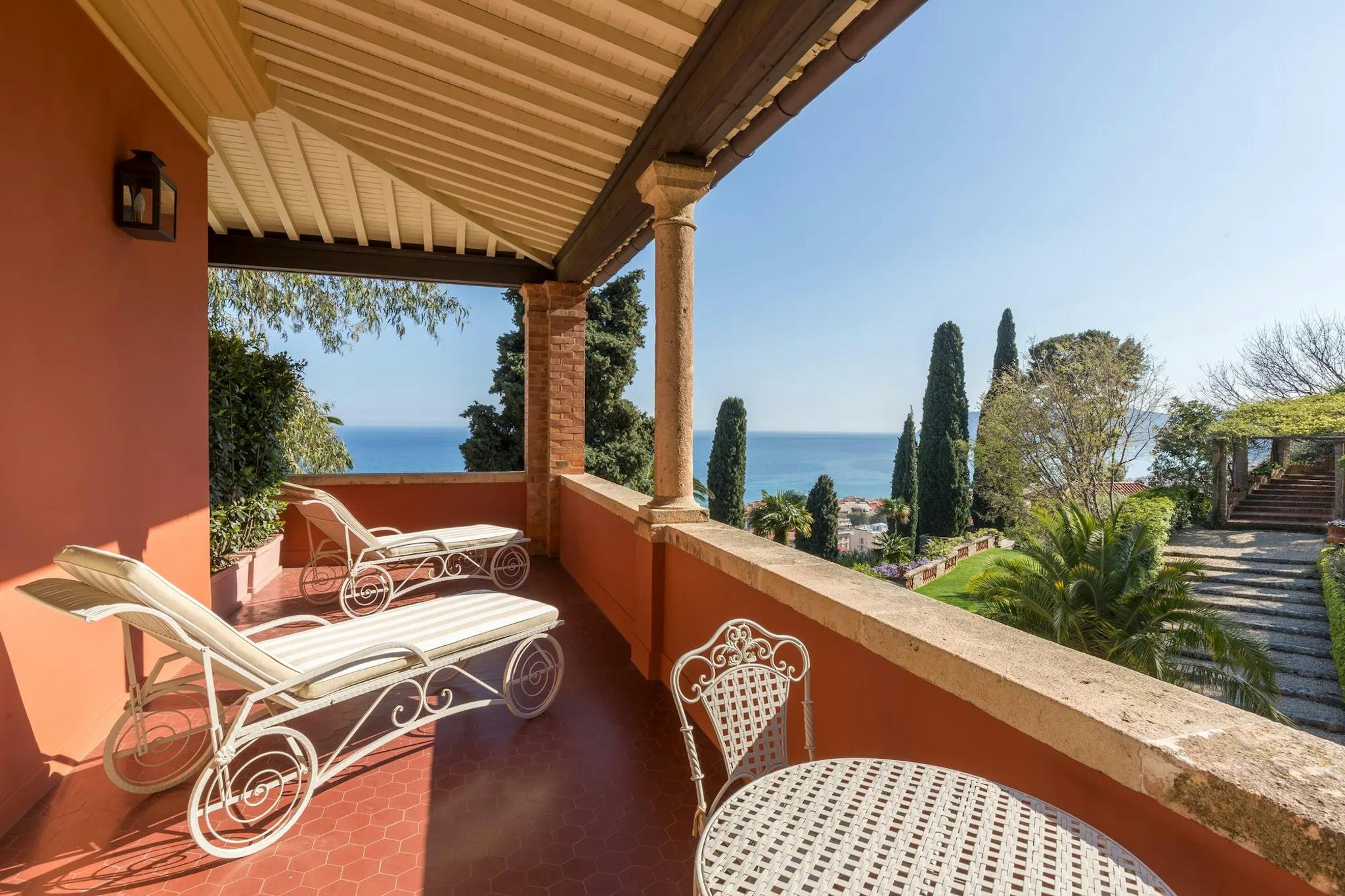 VILLA DELLA PERGOLA 45/83