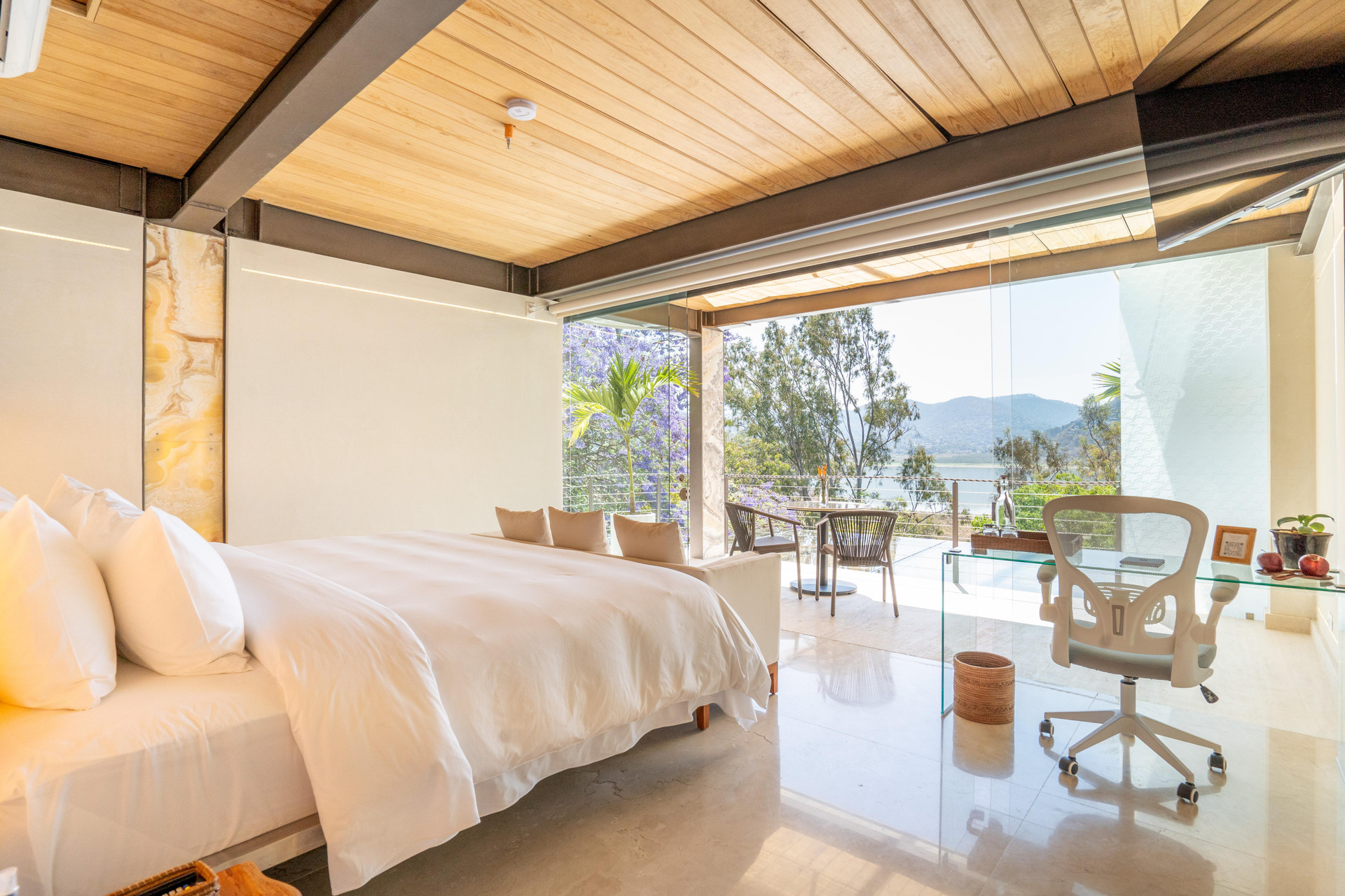 Suite, Forest View