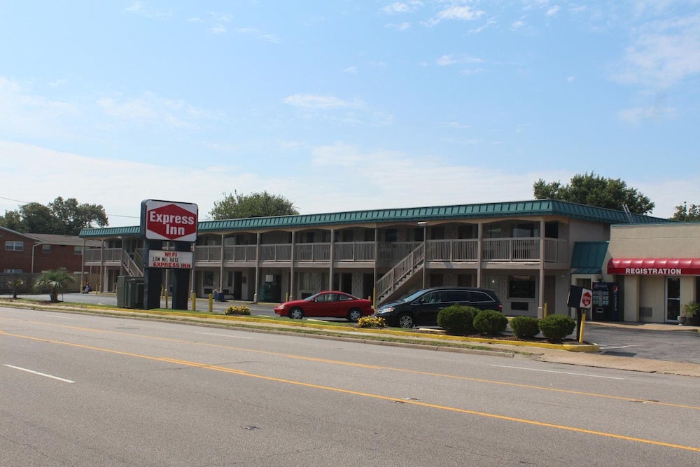 Express INN (ex Knights Inn Norfolk) 20/25