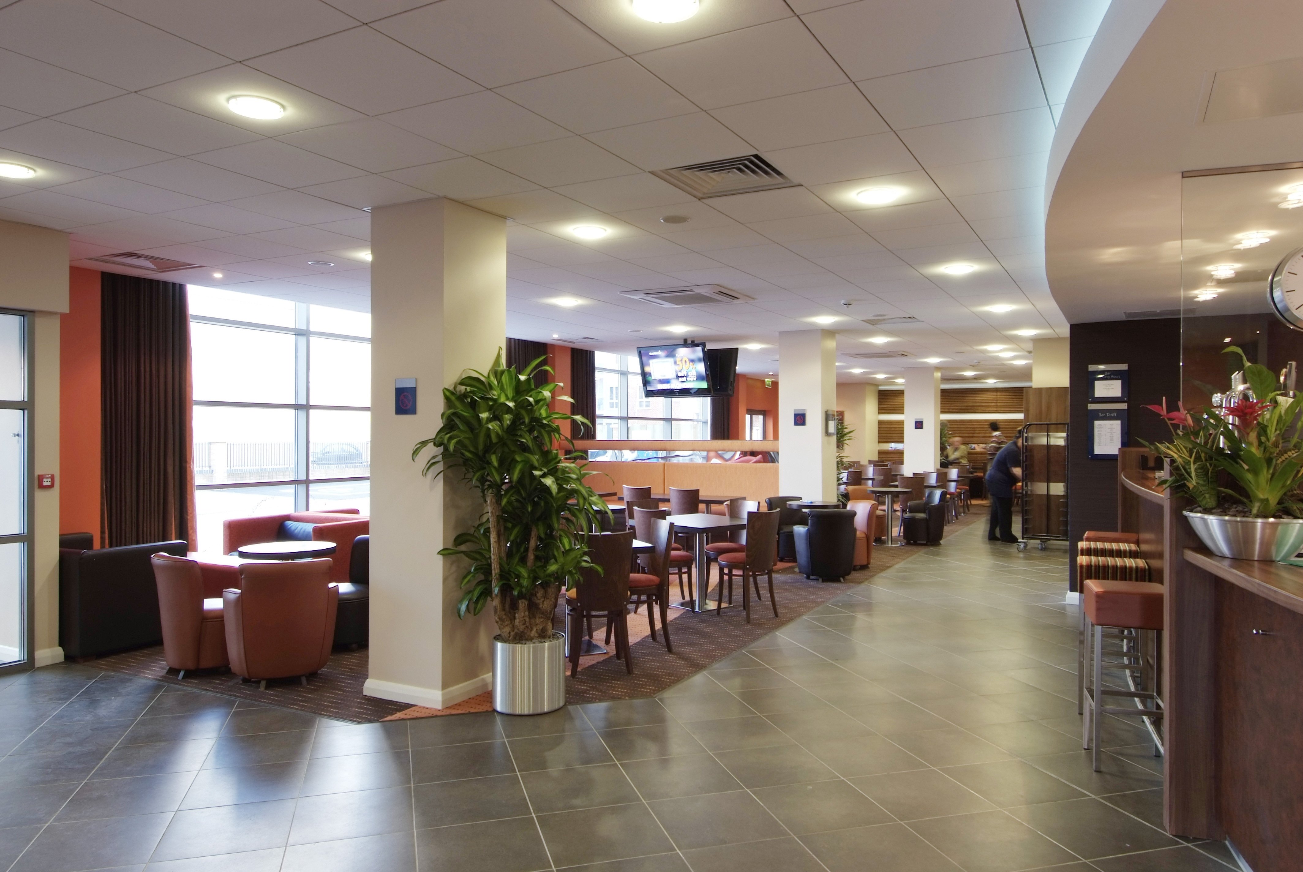 Holiday Inn Express Slough 8/16