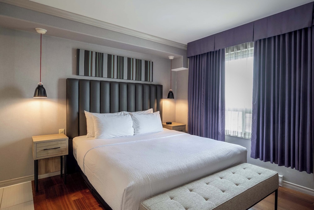 جناح ديلوكس بسرير كينج مع أريكة بمطبخ صغير، Sandman Hotel & Suites Winnipeg Airport 2/4