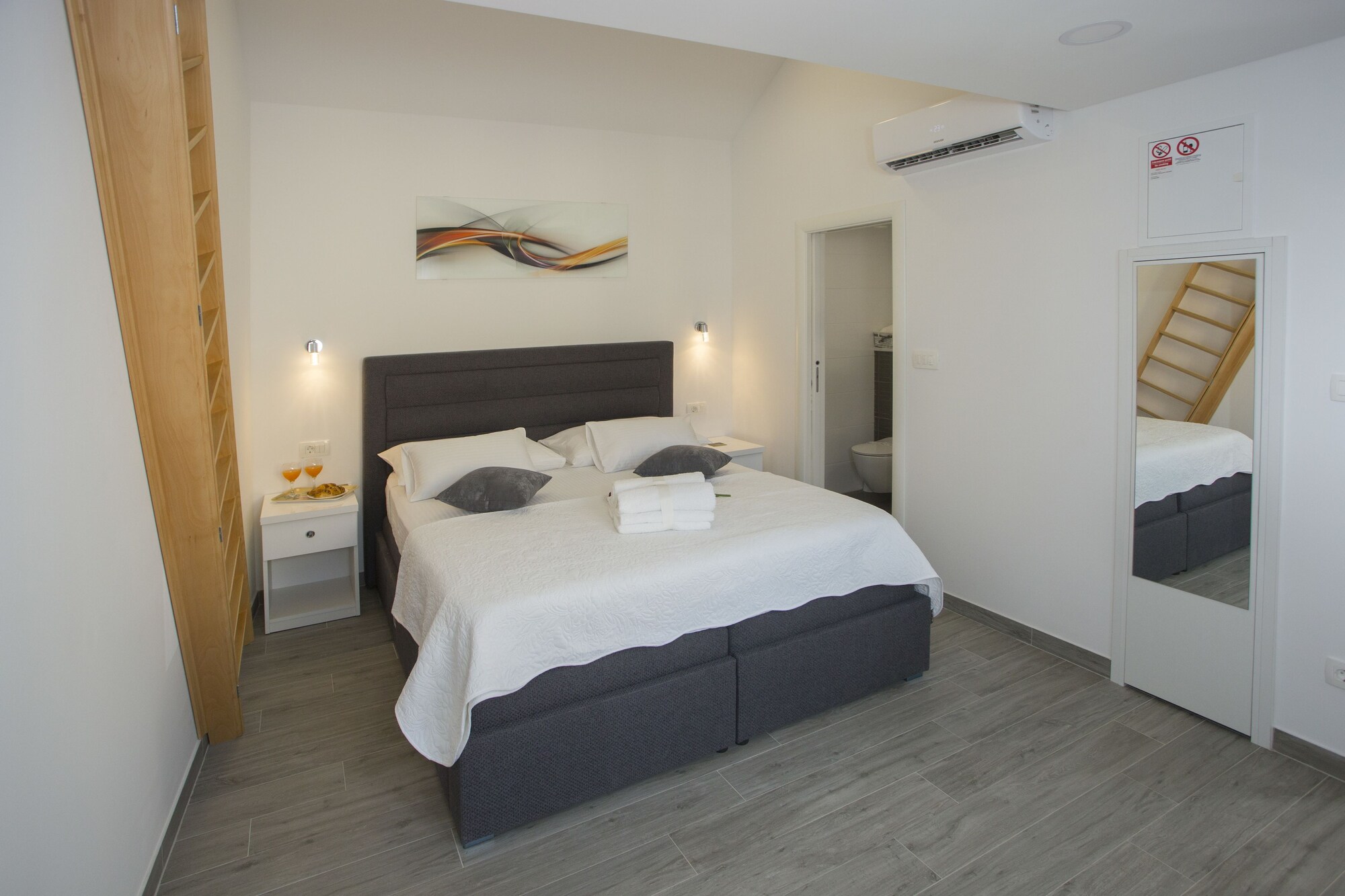 Deluxe, Queen Bed, Shared Terrace، Central Old Town Rooms 5/10