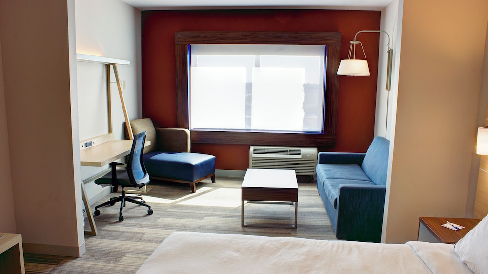 جناح أساسي بسرير كينج لذوي الإعاقة، Holiday Inn Express And Suites Spencer 4/4