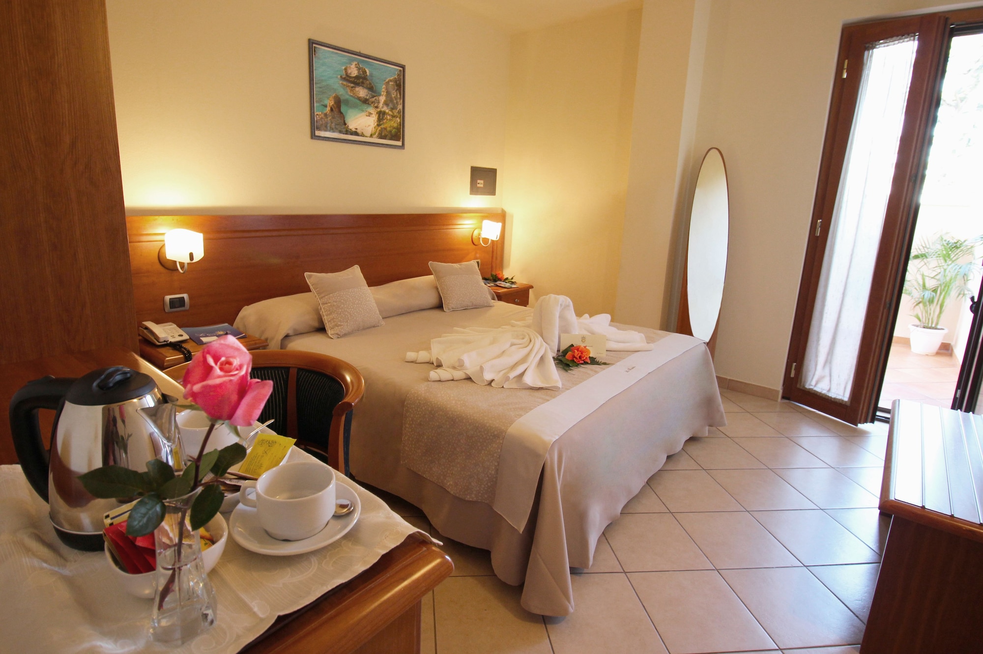 SUPERIOR, DOUBLE OR TWIN BED, PARTIAL SEA VIEW, TERRACE