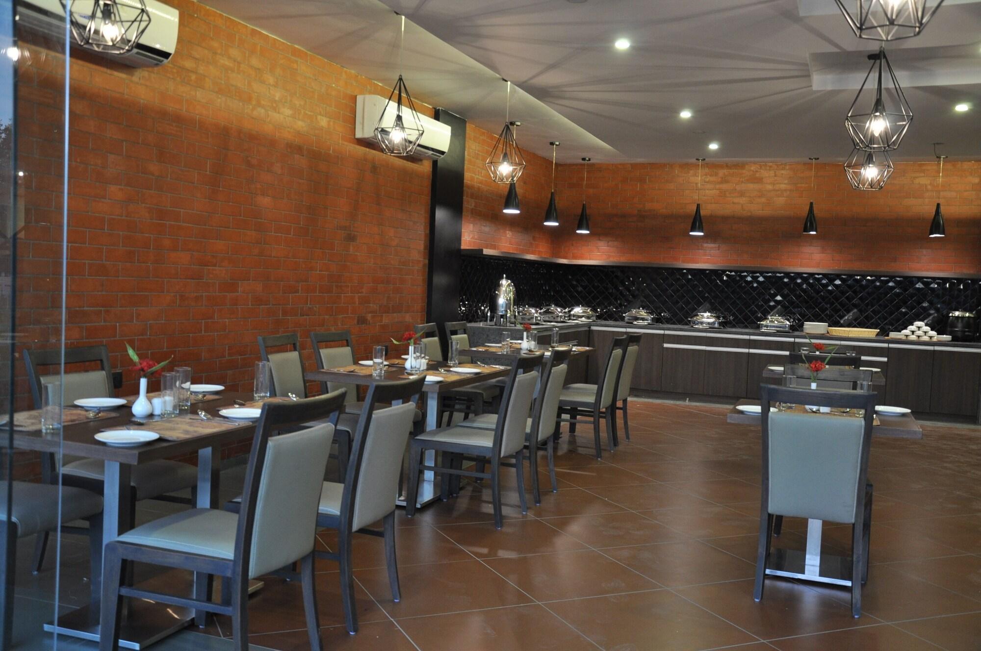 Pride Biznotel Manjusar (ex Mango Hotels Tansha Regal) 37/50