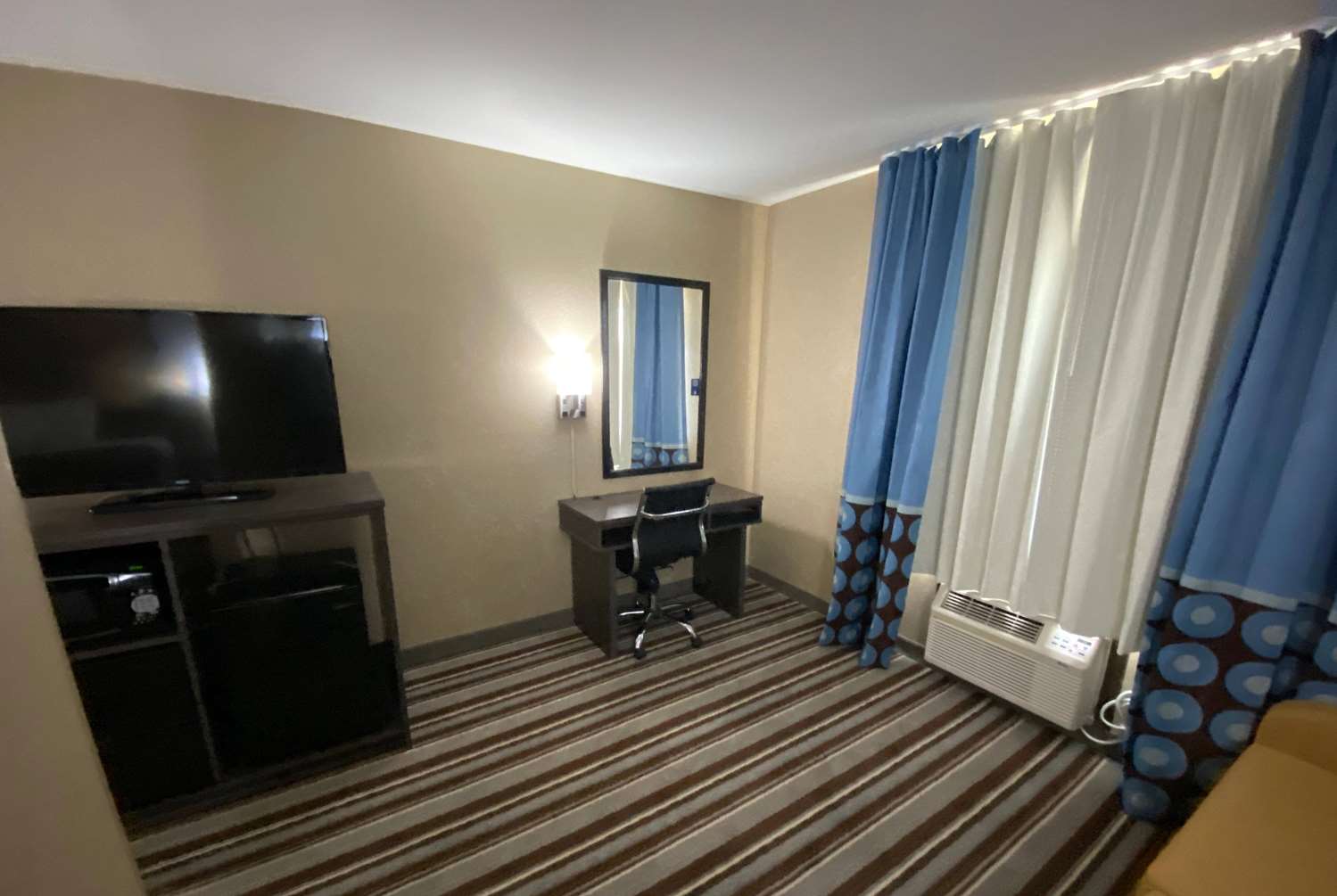 Super 8 By Wyndham Independence 12/23