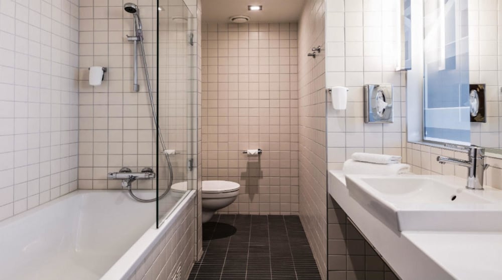 Quality Hotel 33 18/55