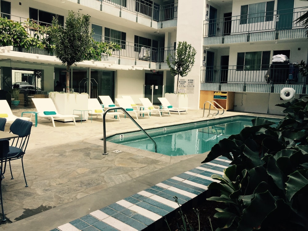 Beverly Laurel Hotel 65/69