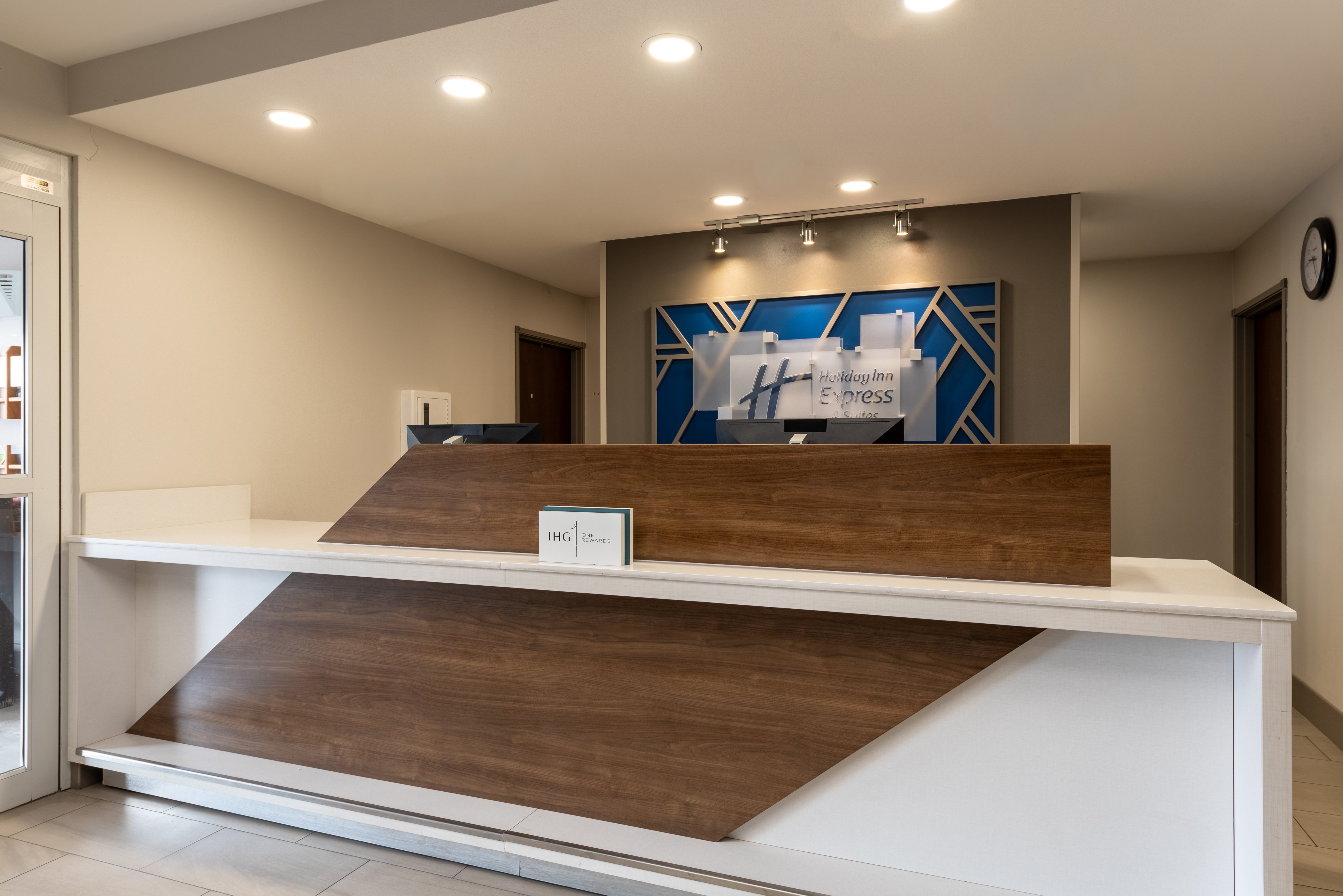 Holiday Inn Express Hotel & Suites Lamar 13/78