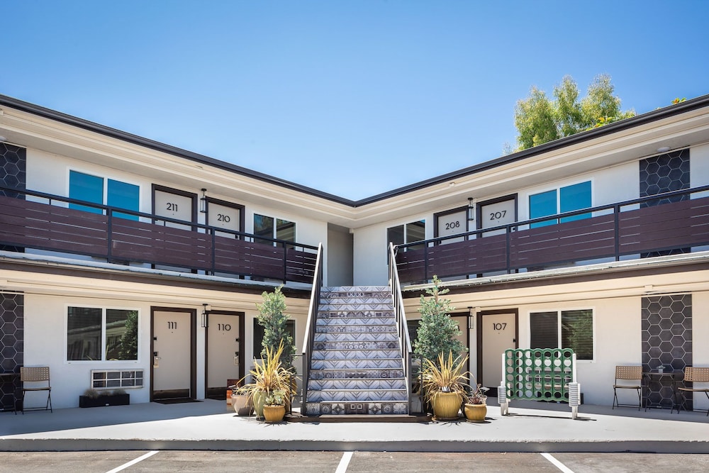California Inn 4/49
