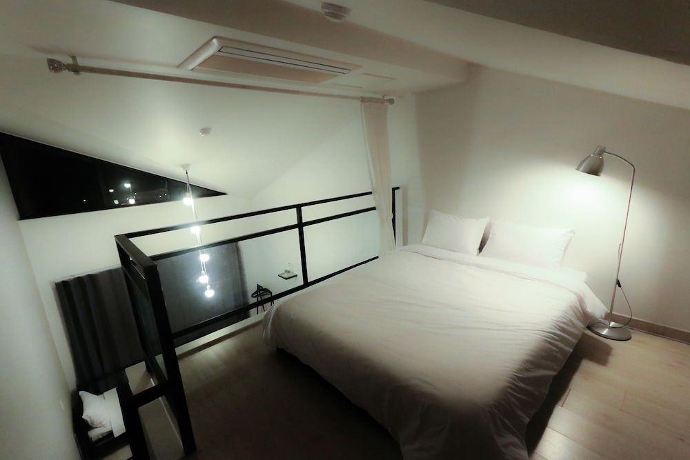 1 BEDROOM, HOUSE