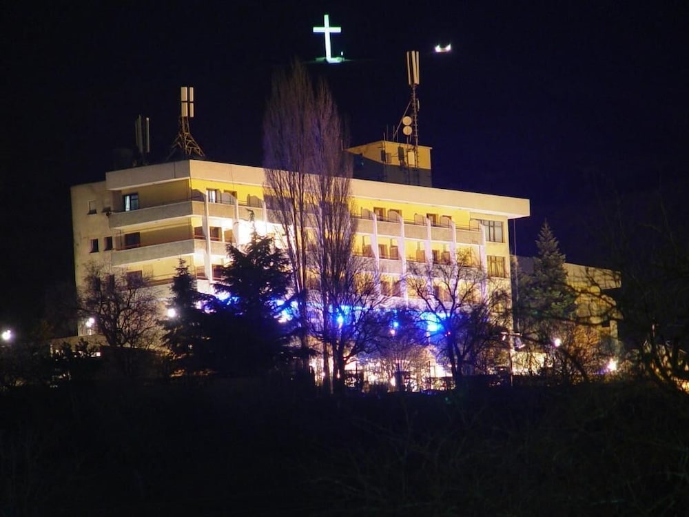 HOTEL KRISTAL KORCE in Qender Bulgarec