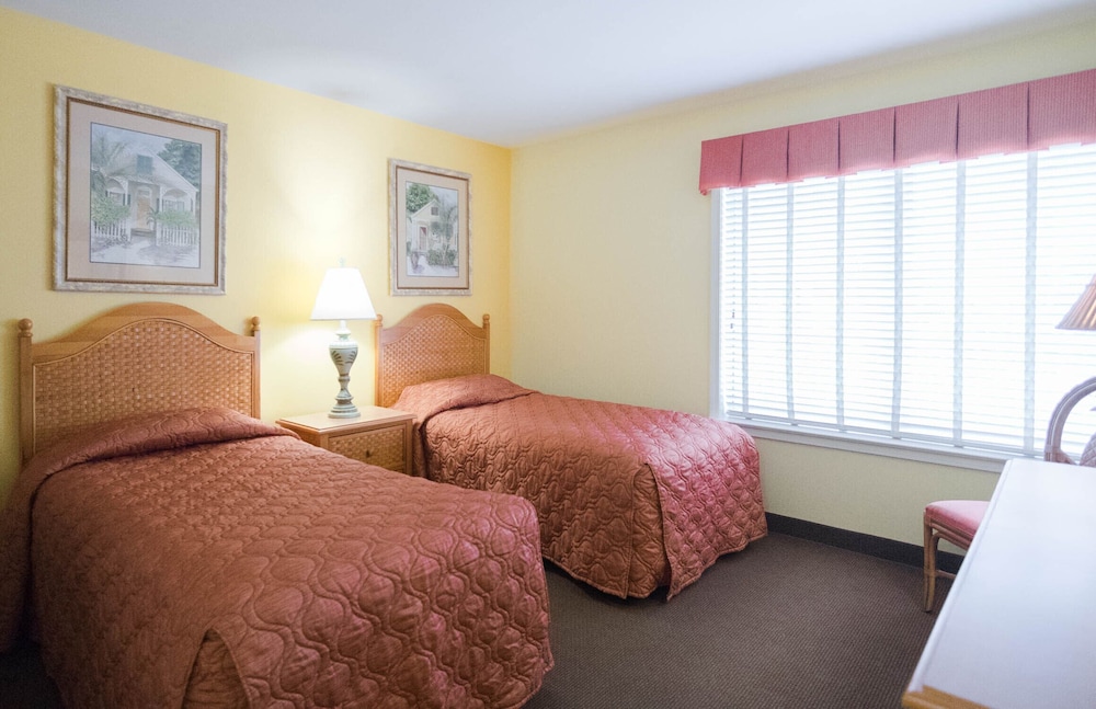 Soundside Holiday Beach Resort 23/64