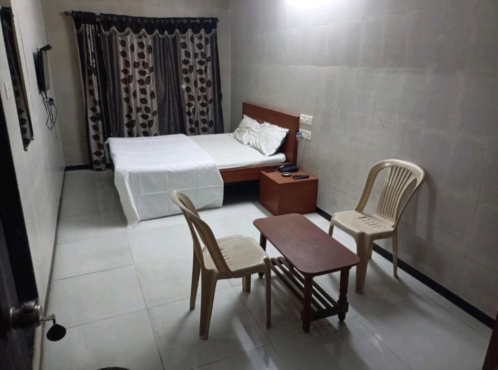 Hotel Dhruv Palace 35/47
