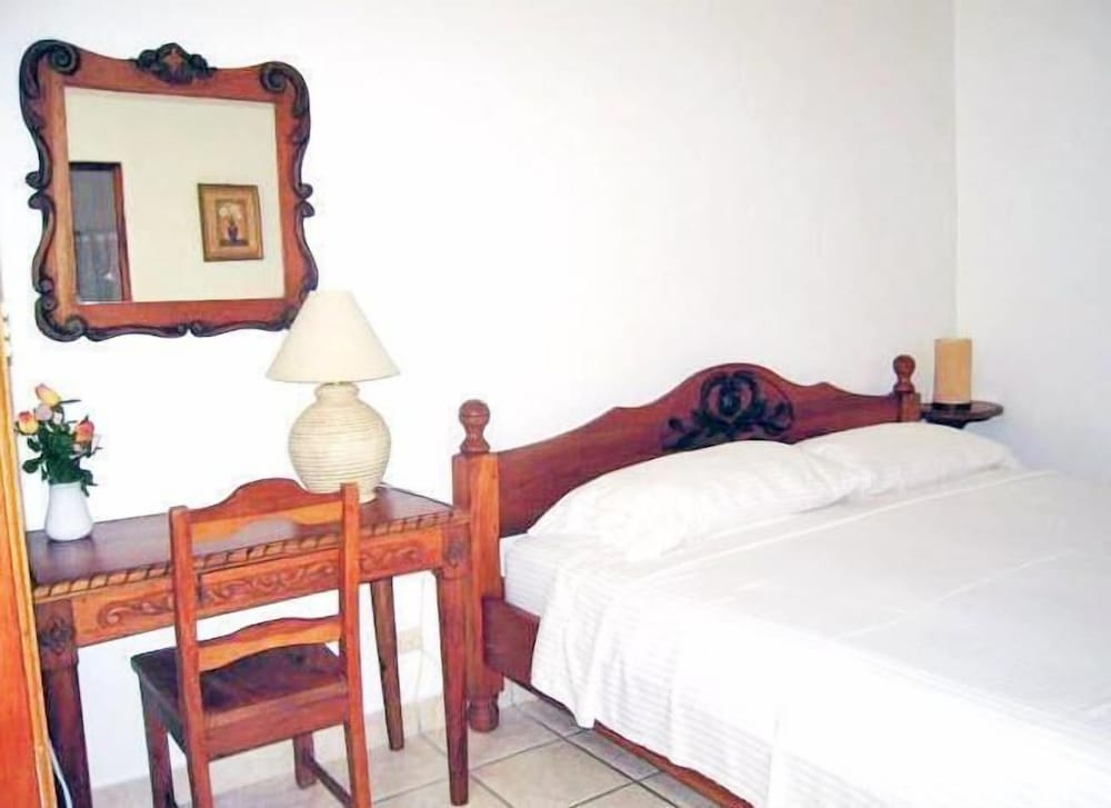 Hotel Flores 12/50