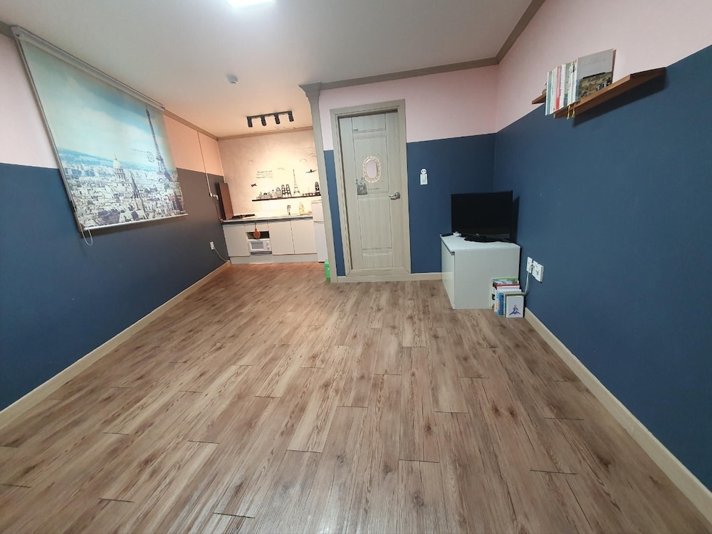 Sokcho Tteurak Pension 42/50