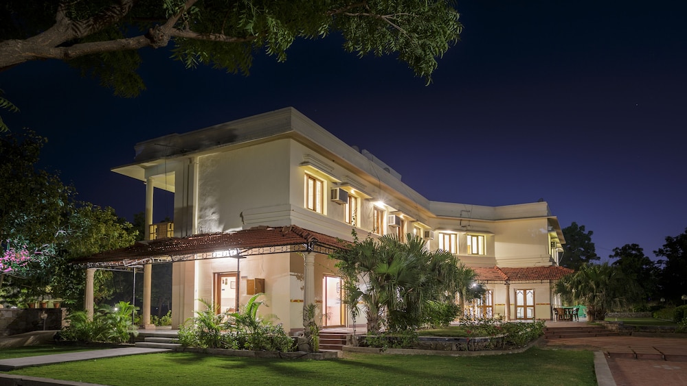 Hotel Chitvan 3/50