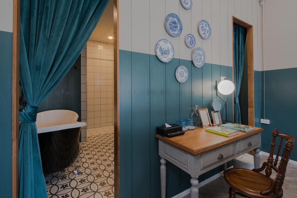 Blu Monkey Boutique Phuket Town 50/50
