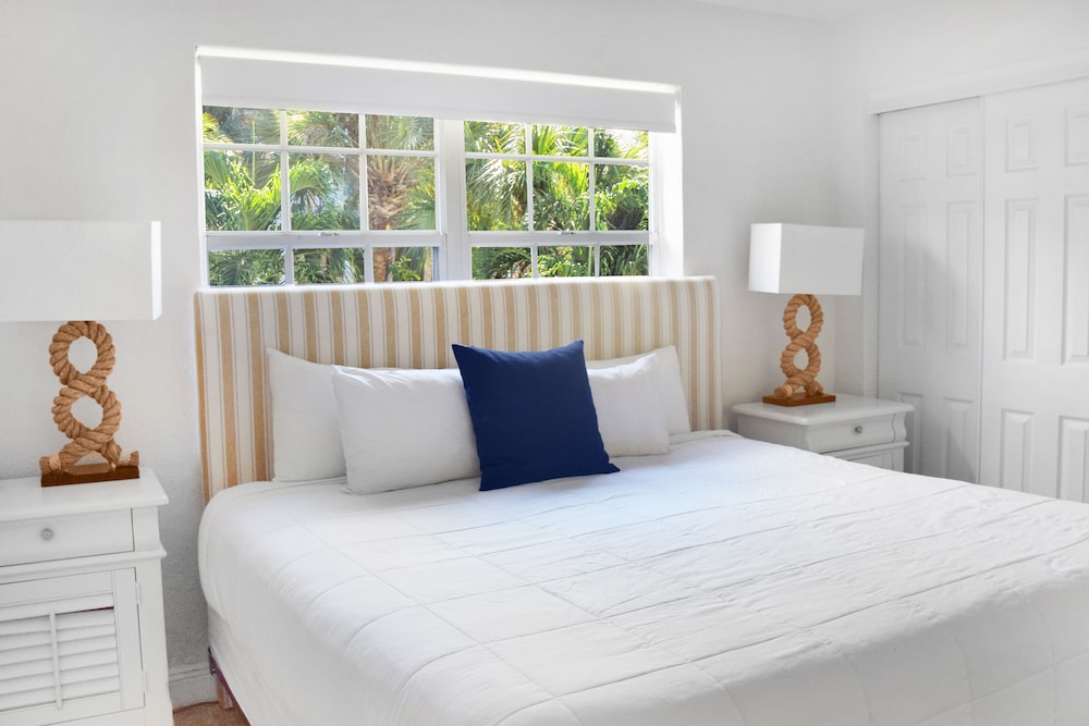Coral Reef Suites 12/75