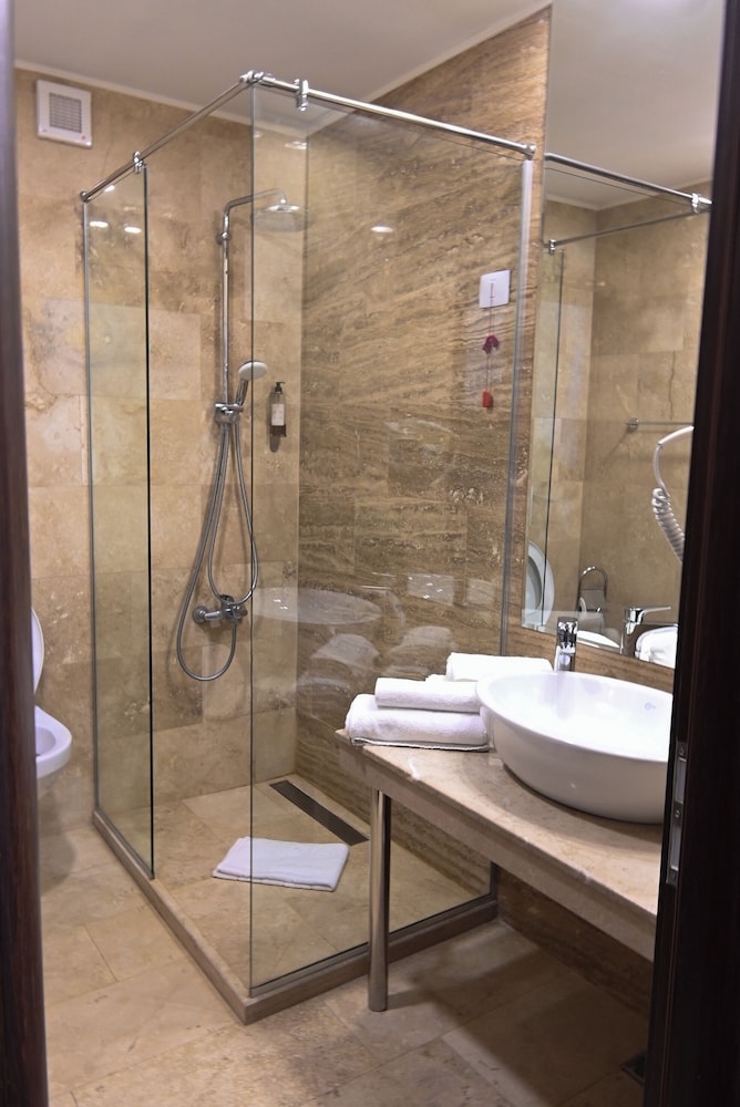 Bucharest Aiport Hotel 17/18