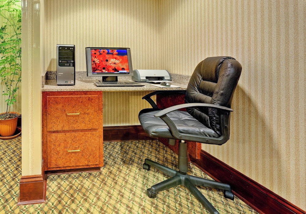 Holiday Inn Express Suites Greenwood 61/66