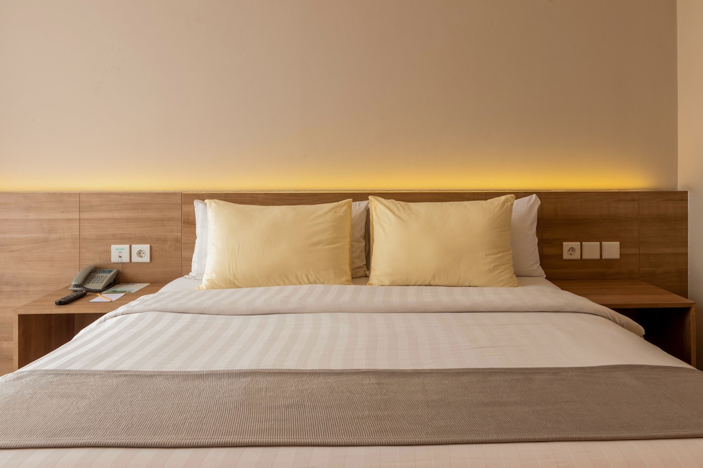 Sunday Hotel Antero Jababek 33/70