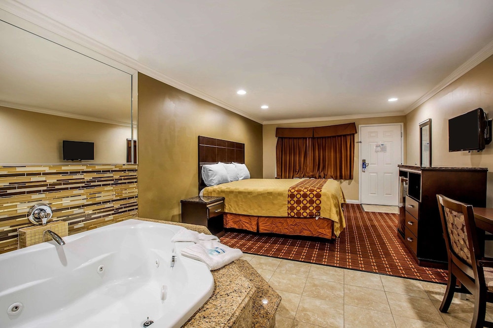 Rodeway Inn & Suites Bellflower 21/33