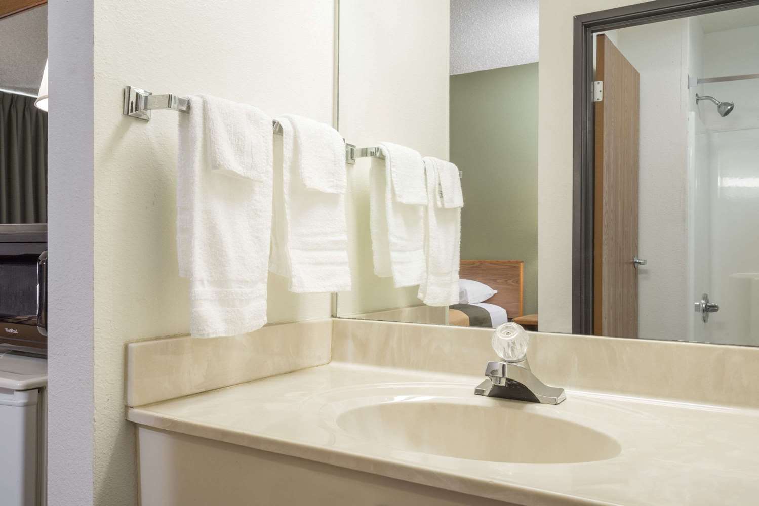 Super 8 by Wyndham Fond Du Lac 20/20