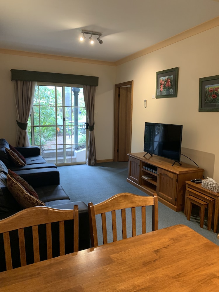 ULLADULLA GUEST HOUSE 34/38