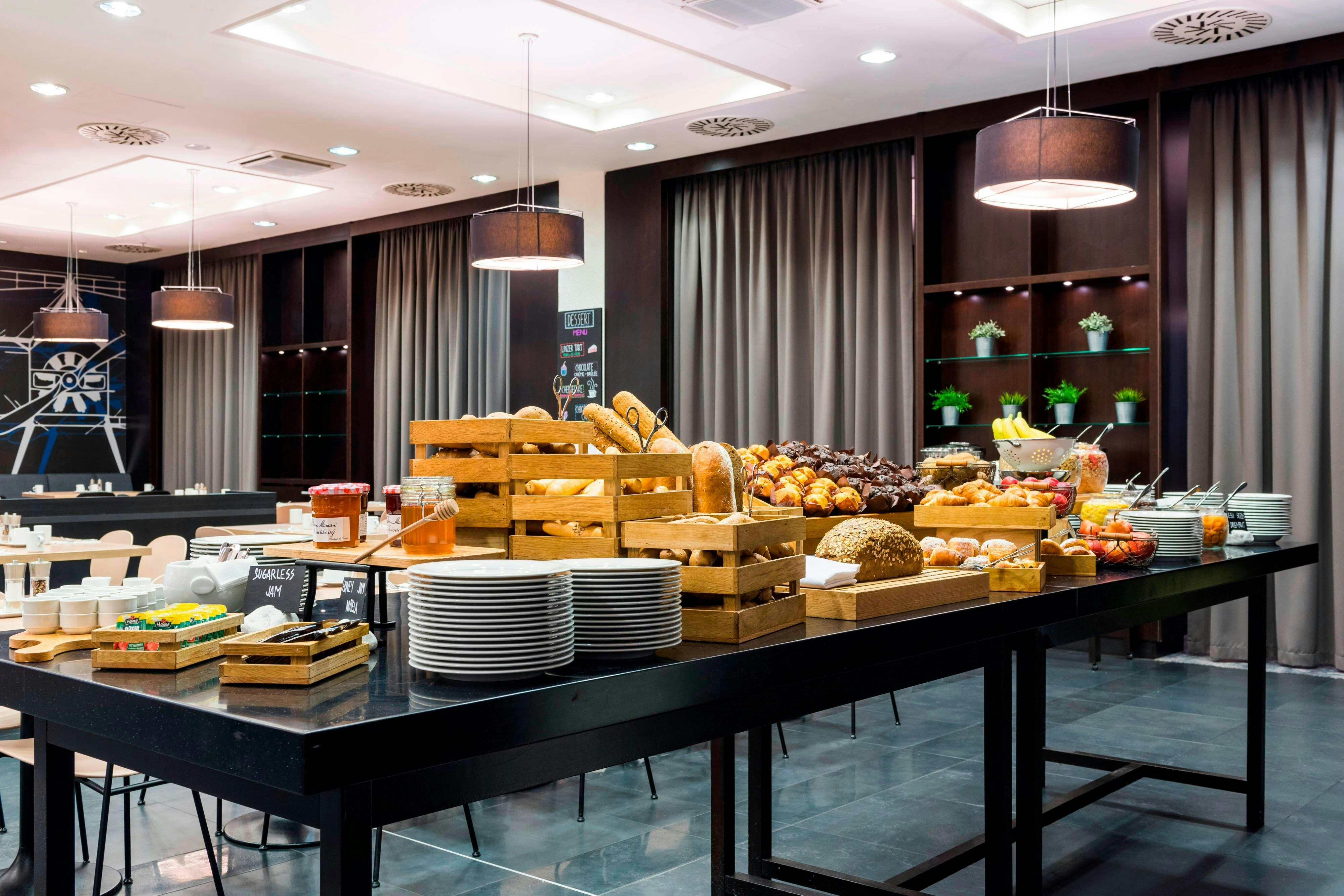 Courtyard By Marriott Prague Airport 43/59