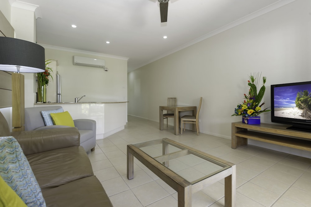 Meridian Port Douglas 42/70