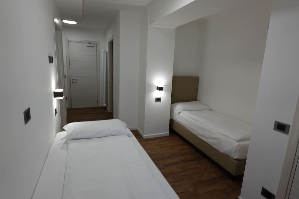 2 Bedrooms, Family, Double and Twin Beds, 2 Bathrooms
