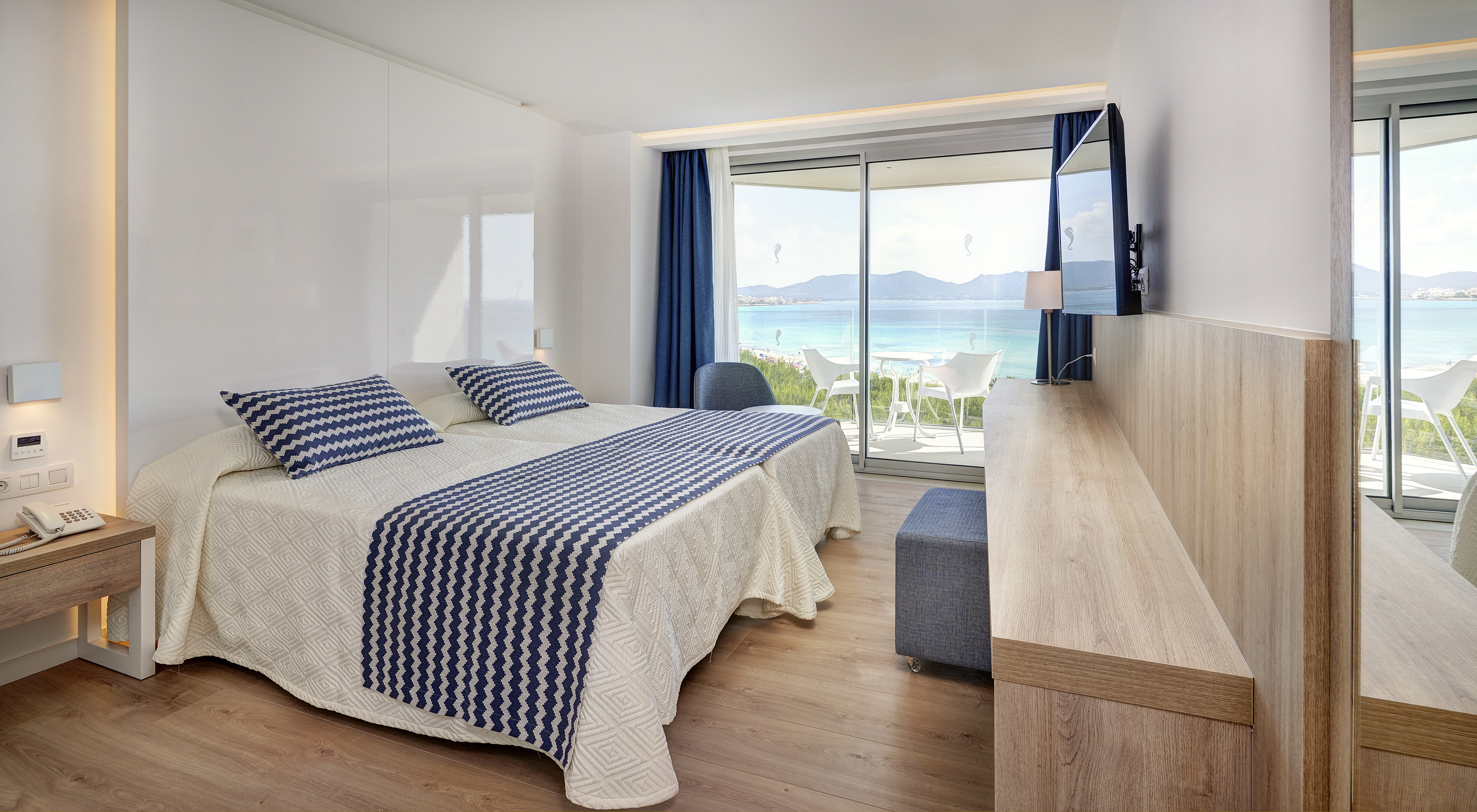 Room, Single, Double Bed, Sea View