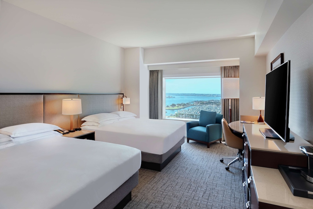 room, 2 queen beds, city view, corner