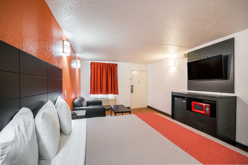 DELUXE, KING BED, SMOKING