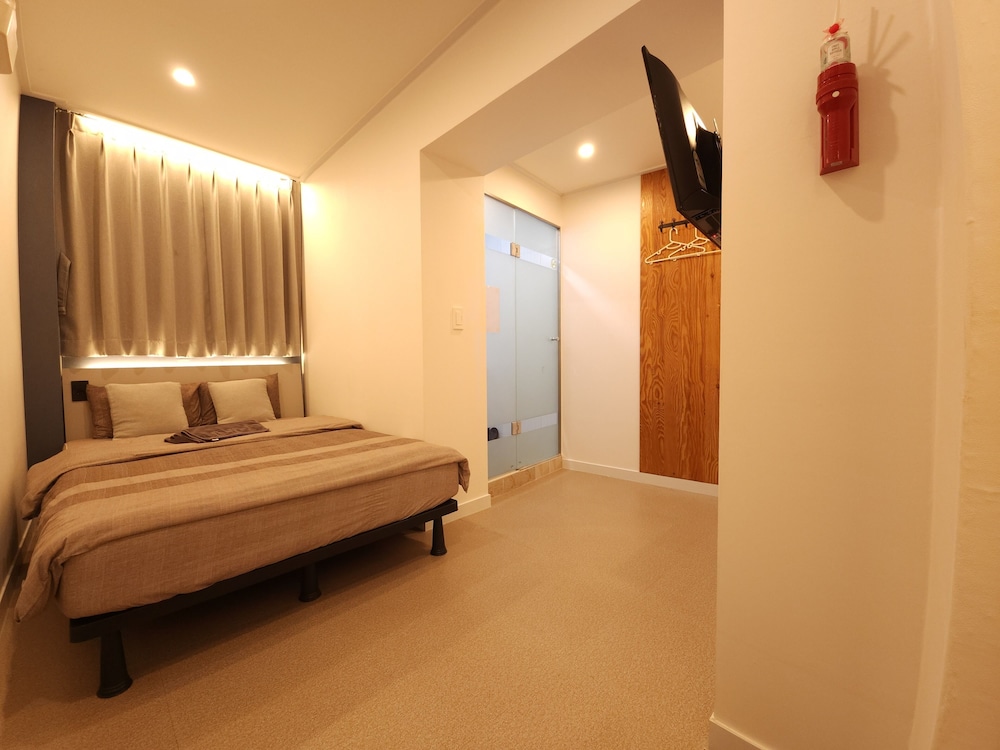 OYO Hostel Myeongdong 3 15/50