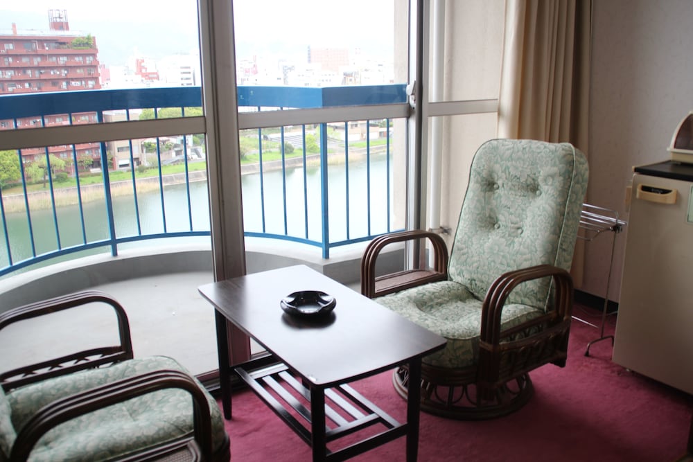 Riverside Hotel Shoei 41/66