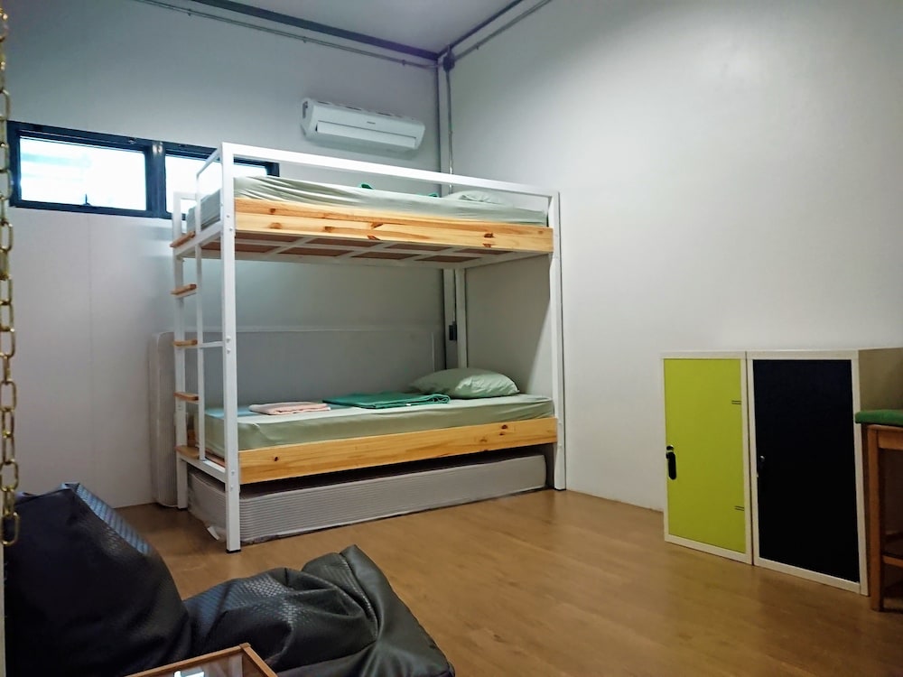 Hybrit Hostel & Cafe 31/37