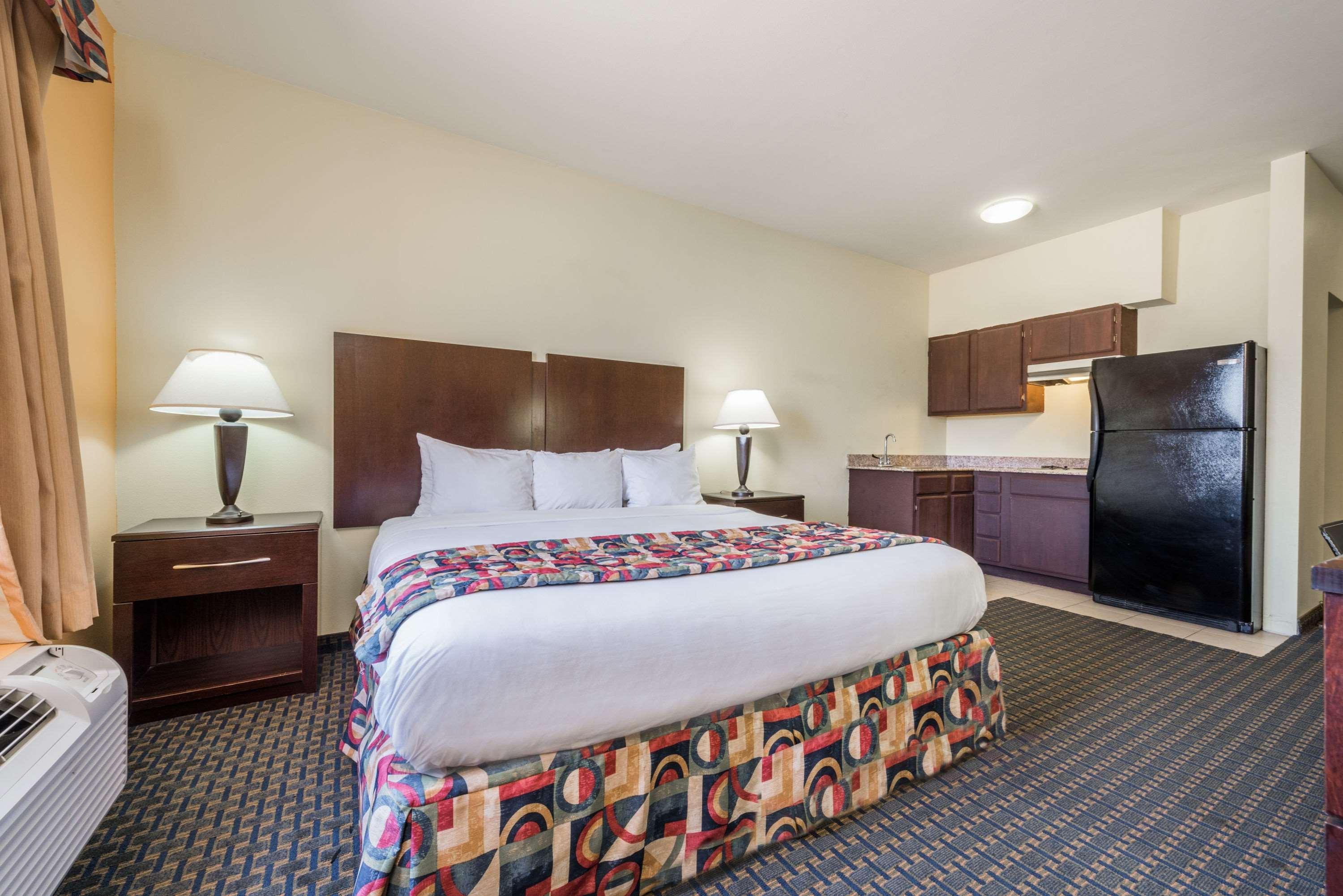 Efficiency, King Bed