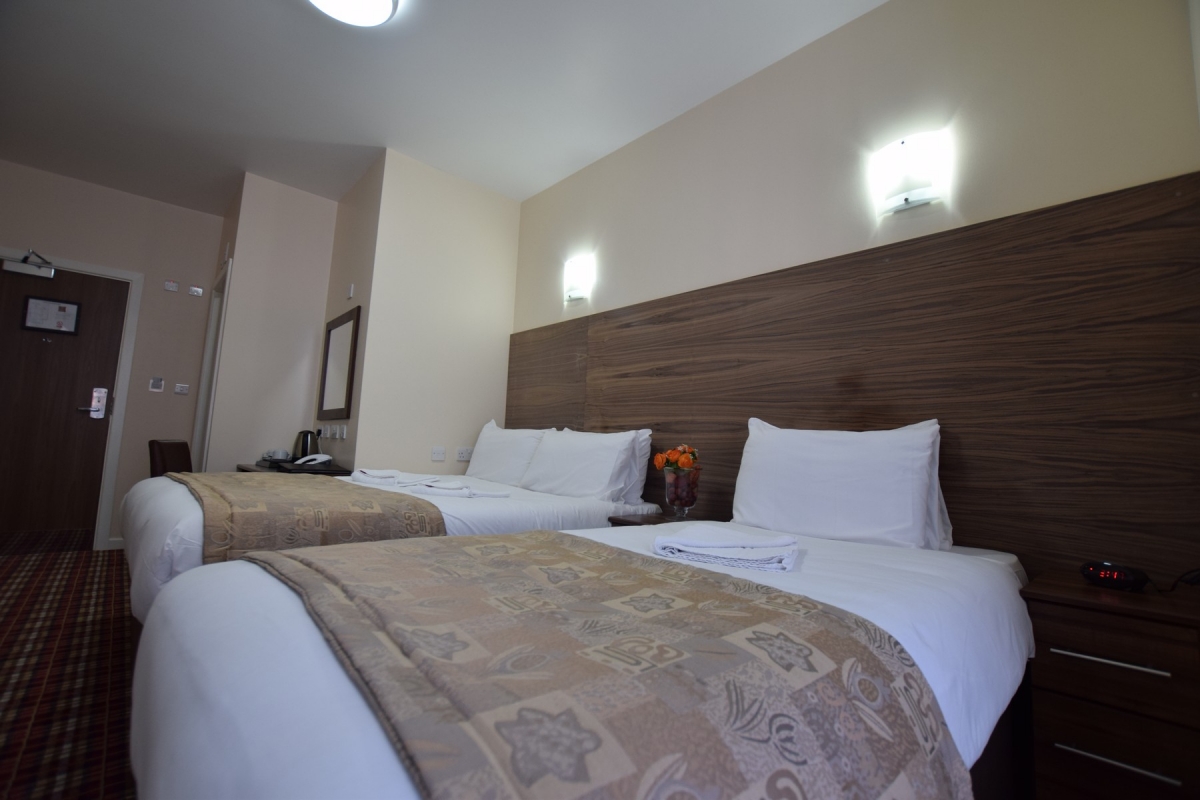 Room, Triple