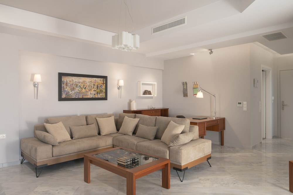 Macaris Suites And Spa 33/66