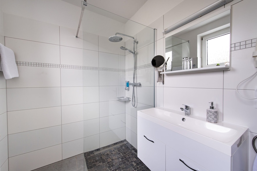 Sova Hotel 25/27