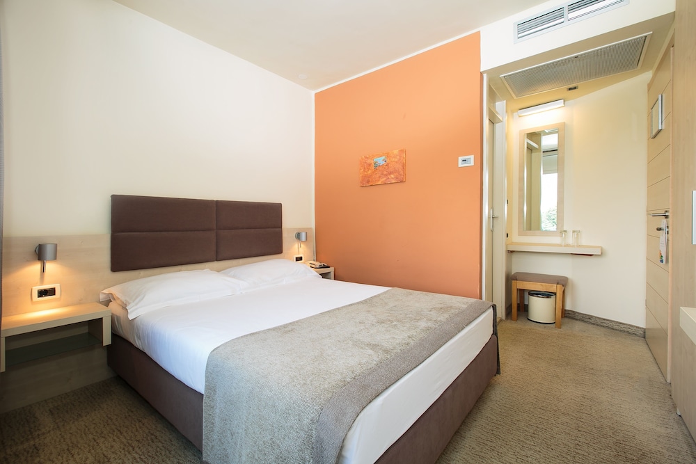 غرفة كلاسيكية بسرير مزدوج بشرفة، Hotel Mediteran Plava Laguna 2/4