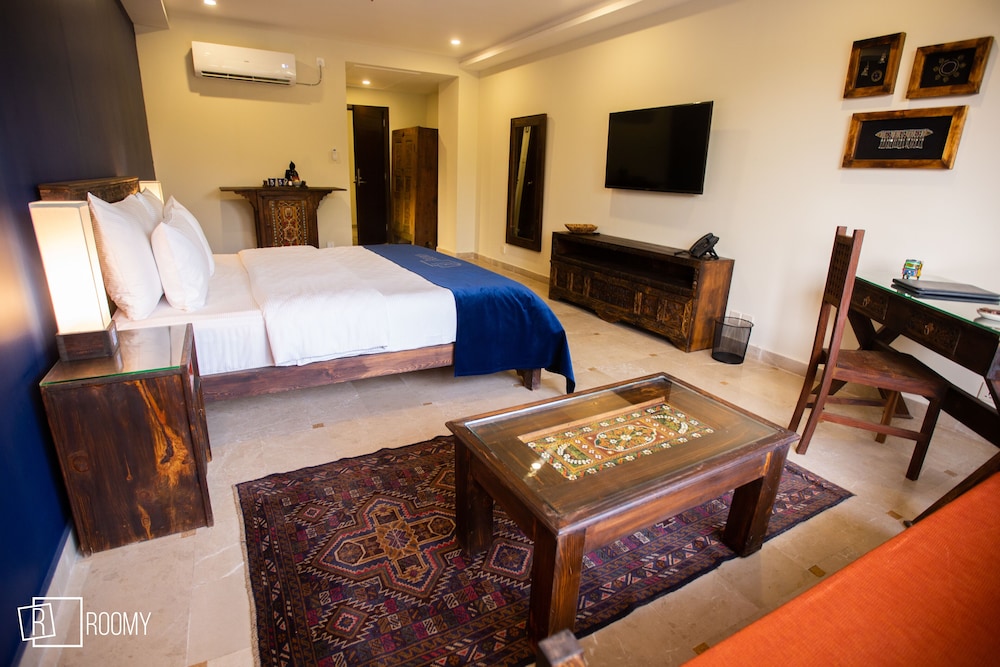 Roomy Signature Hotel 27/40
