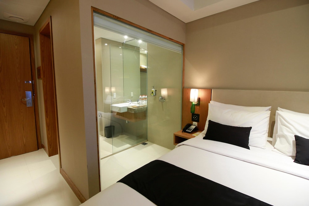 Yellow Star Ambarukmo Hotel 11/42