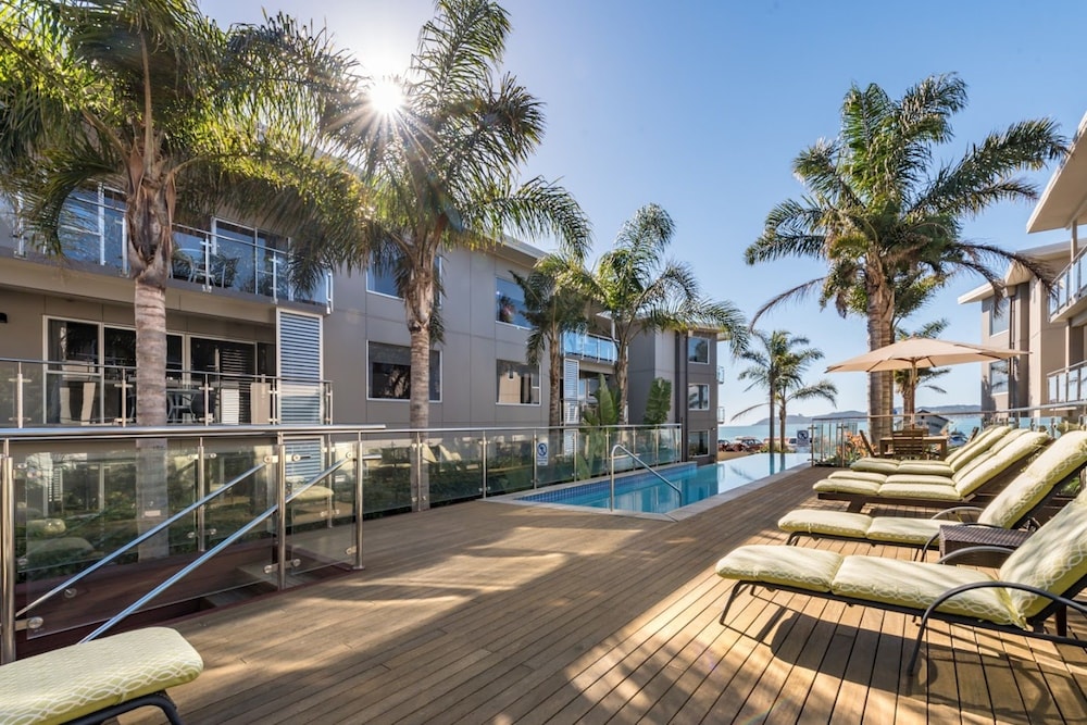 Edgewater Palms Apartments 68/74