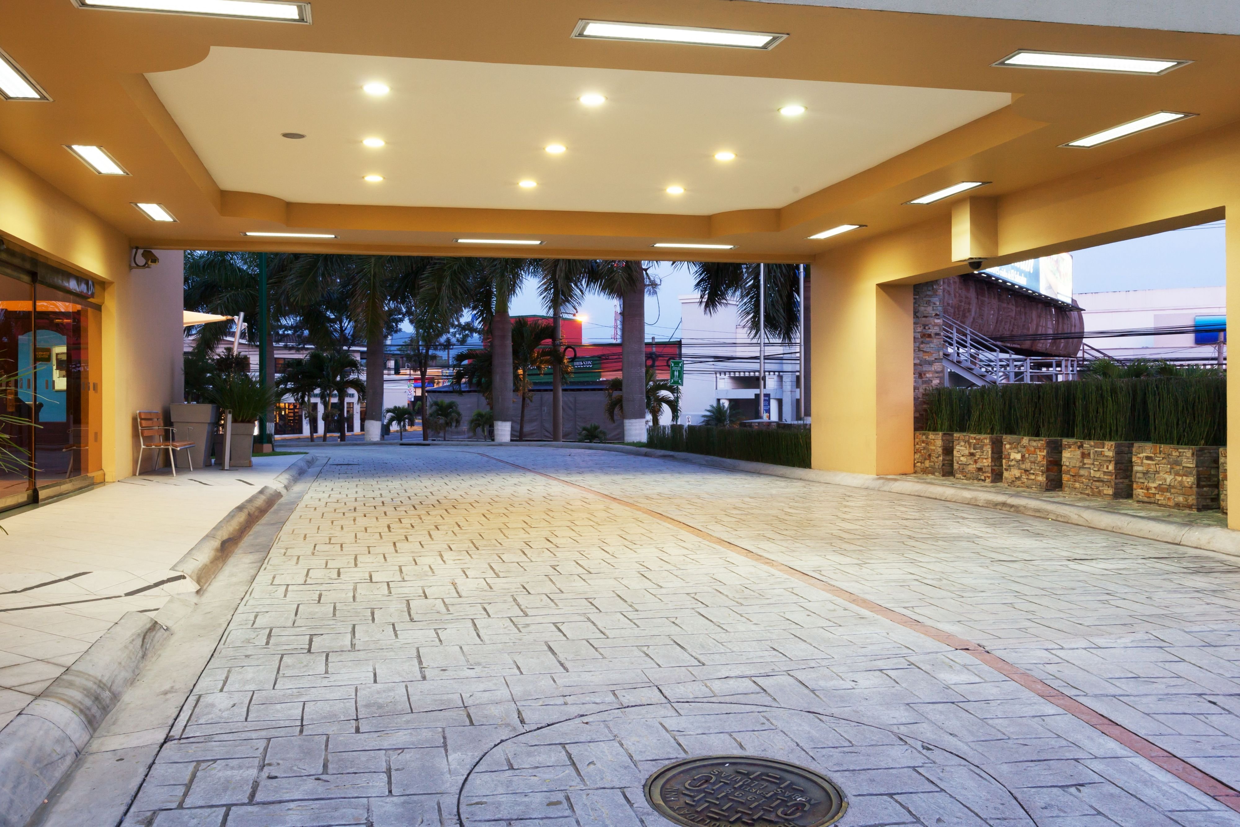 Holiday Inn San Salvador An Ihg Hotel 59/60
